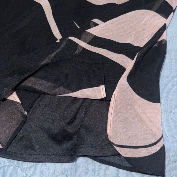 Dressbarn Woman 16W Black & Pink Abstract Sleeveless Top - Picture 8 of 10